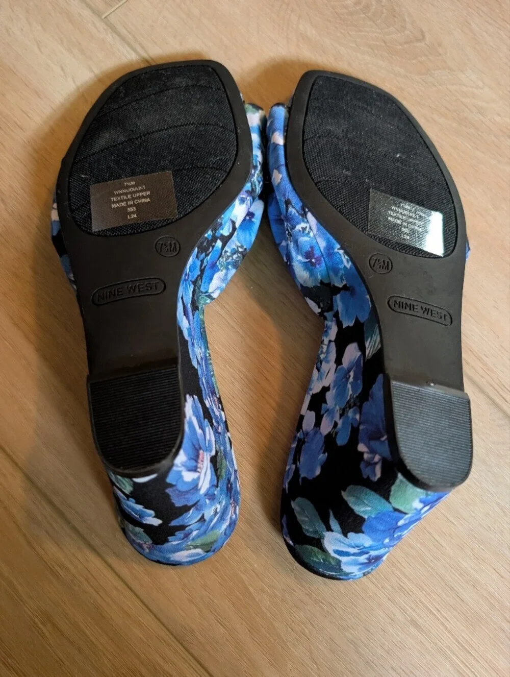 NWOT Nine West Blue Floral Knot-Front Wedge Mules